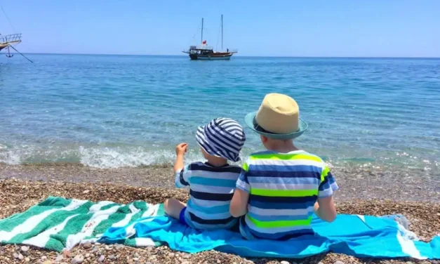 Türkiye’nin En İyi Aile Otelleri 2025: Çocuk Dostu Tatil Cennetleri (0-11 Yaş Ücretsiz Fırsatlarıyla!)